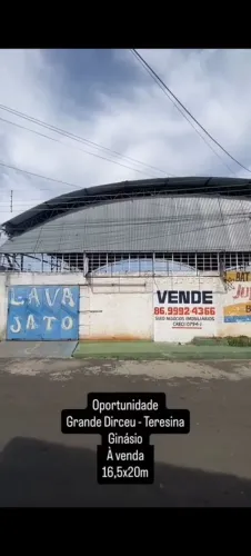 Ginásio Poliesportivo/ Pode ser transformado em galpão 