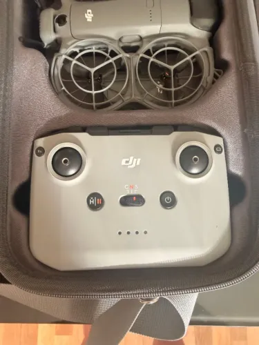 Drone DJI Neo 2 Fly More Combo + Mala Rígida e Alça (Estado de Novo)