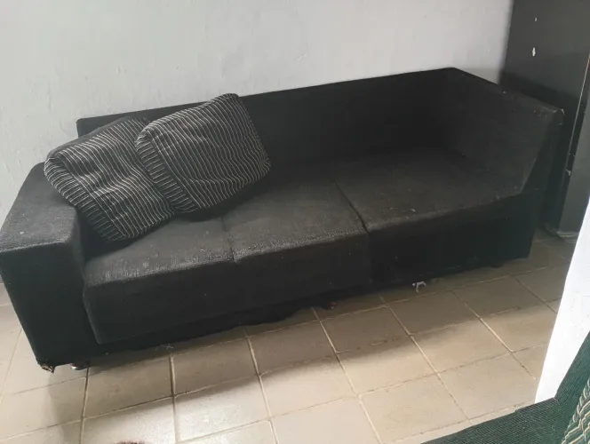 Sofá grande preto