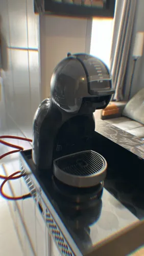 Máquina de café Dolce Gusto + Porta cápsulas