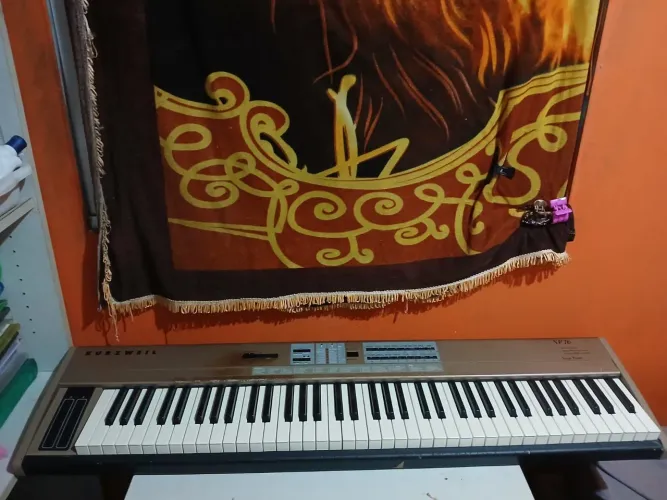 Piano digital kurzweil sp76 bem conservado