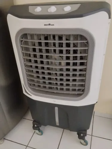 Climatizador Britânia 70 litros 220v semi novo