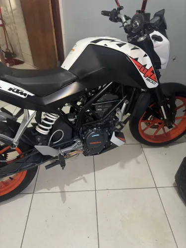 Vendo ktm duke 200 km baixíssimo 
