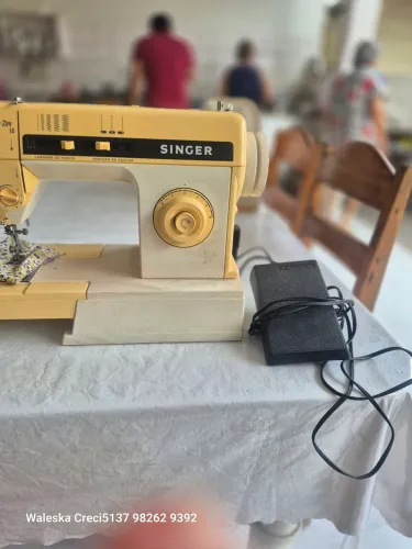 VENDO MÁQUINA COSTURA SINGUER