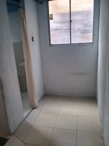 Kitnet quarto pequeno com banheiro