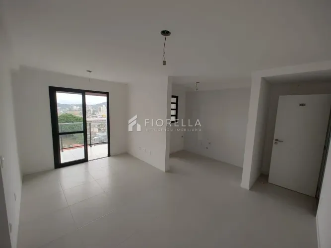 Apartamento 02 dormitórios sendo 01 suíte - Barreiros, São José/SC