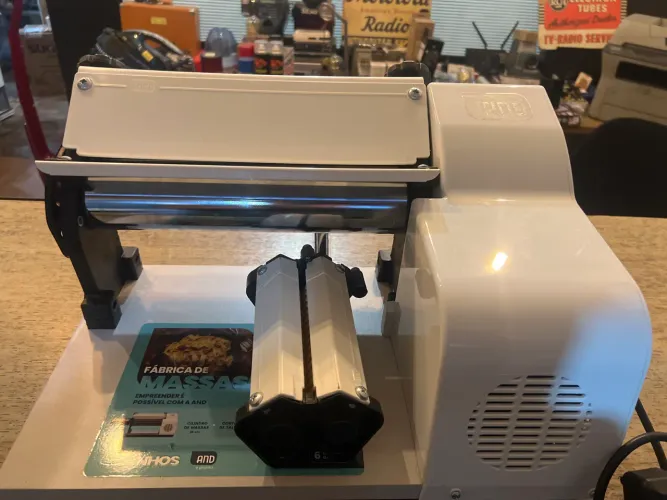 Cilindro de massa com laminador de maçarão
