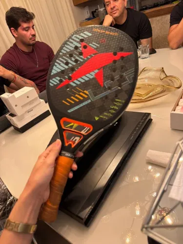Vendo Raquete de Beach Tennis Drop Shot - Modelo Spektro 6.0 BT. Usado.