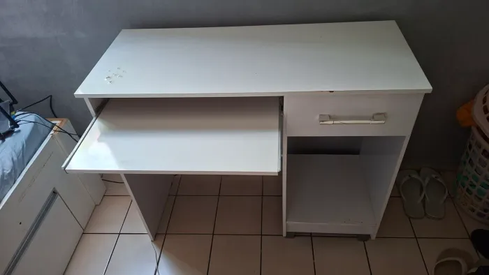 Mesa Escritório Com Gaveta 90 Cm de Comprimento,75 Cm de Altura, 40 Cm de Largura