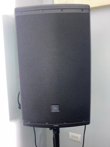 JBL EON 615 Ativa 1000W - Caixa de Som Profissional 15? com Bluetooth