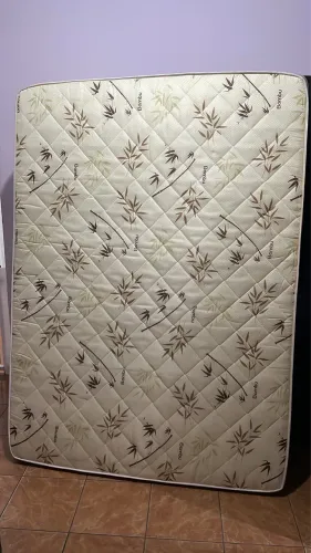 Colchão 138 X 188 espuma casal, recém comprado, super confortável. OBS: RETIRAR NO LOCAL ?