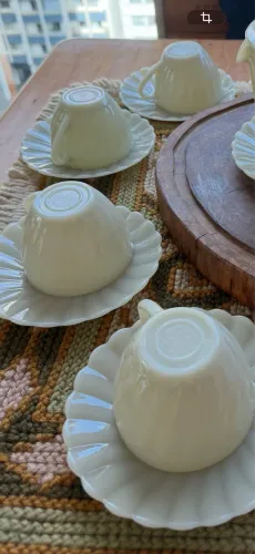 Conjunto de chícaras de chá com pires marca Colorex bege, 4 unidades. Antiguidade 