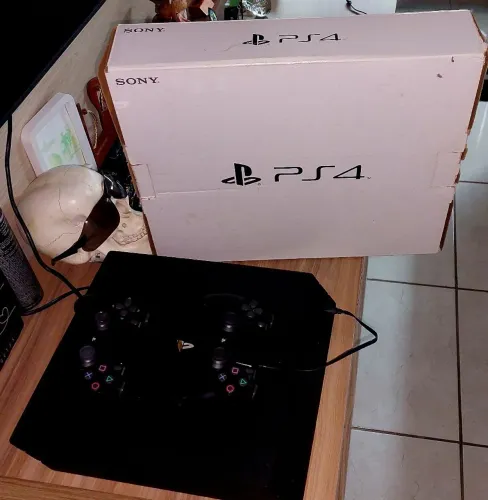 ? PS4 PRO 1TB + 2 CONTROLES + SPIDER-MAN + GOD OF WAR