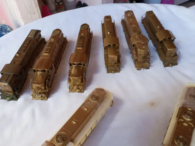 Lote de 6 locomotiva de latão 