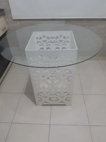 mesa redonda de vidro