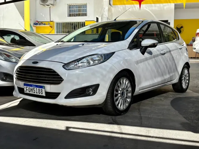 Ford Fiesta 1.6 SE Hatch 16V Flex 4P Powershift 2014