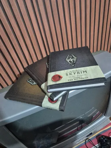 Livros The Skyrim Library - Volumes I, II & III (Box Set)