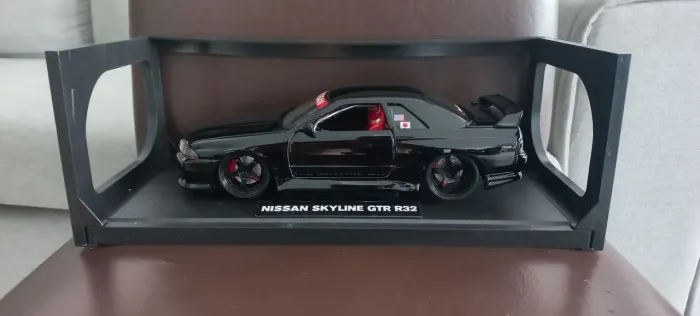 Miniatura Skyline R32 1/18