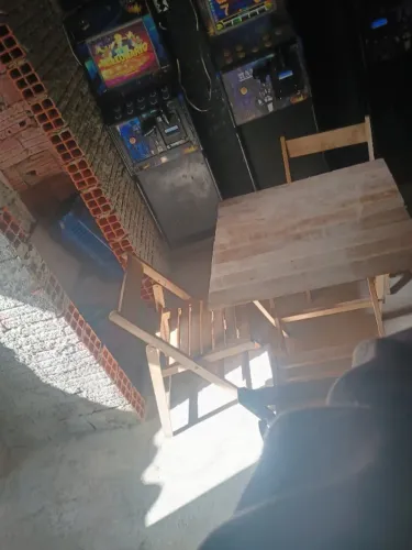 Cadeira e mesa para bar 