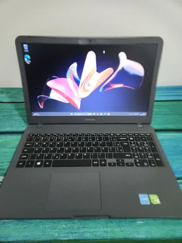 Samsung Xpert X40 i5 8GB Nvidia SSD+HD Wi 11 Gamer