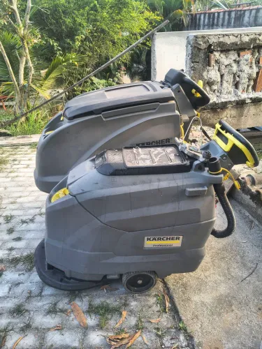 Lavadora Karcher de piso industrial 