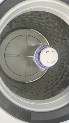 Máquina de lavar roupa Electrolux pouco usada.