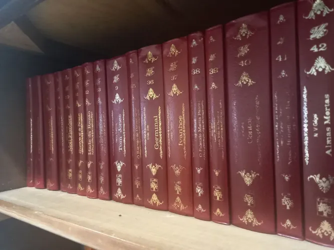 COLEÇÃO DE LIVROS "OS IMORTAIS DA LITERATURA UNIVERSAL"
