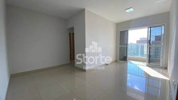 Apartamento com 3 dormitórios para alugar, 68,66m² por R$ 2.600/mês + Taxa Condomínio - Ce