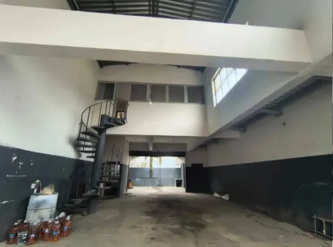 Galpão / Prédio Comercial à Venda na Mooca  217M² | Localização Estratégica