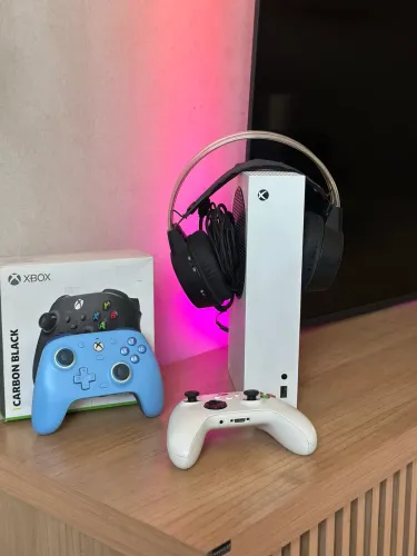 Xbox Series S 512Gb + Controle Gamesir + Controle Ori + Headset