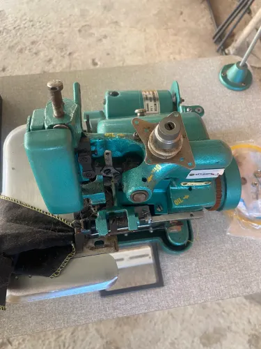 Máquina Overlock Semi Industrial  Gn-1 Com Mesa -