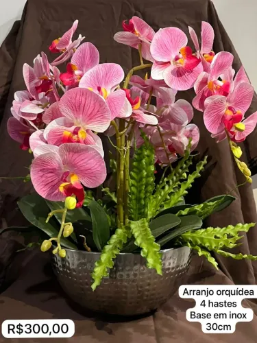 Móveis e decorações.