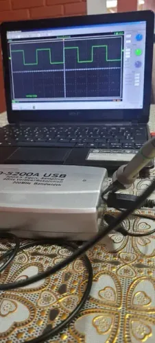 ### Osciloscópio de 200 MHz, dois canais - Marca Hantek USB