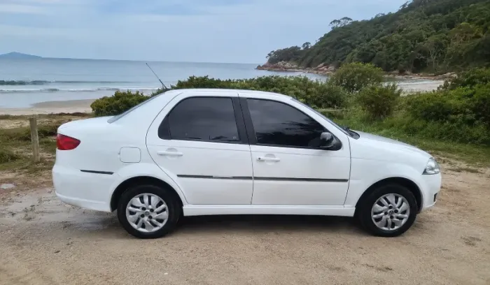 Fiat Siena Tetrafuel 1.4 MPI Fire Flex 8V 4P 2011