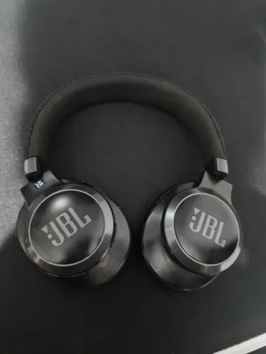 Fone de ouvido Bluetooth com cancelamento de ruído Live 660NC preto