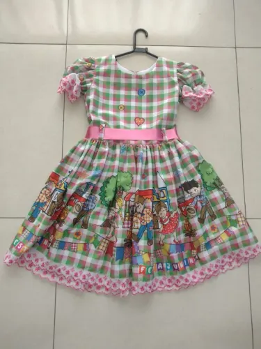 Vestido de quadrinha 6 a 8 anos
