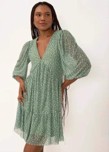 Vestido verde floral de tule