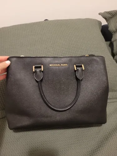 Bolsa Michael Kors, tira-colo, modelo Sheila, tamanho média, semi-nova, ótimas condições