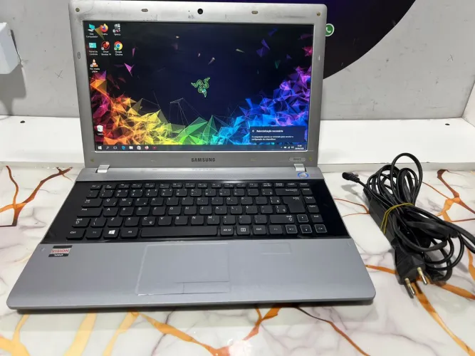Vendo Notebook Samsung ótimo pra estudos / escritório/ universitários/ lojas