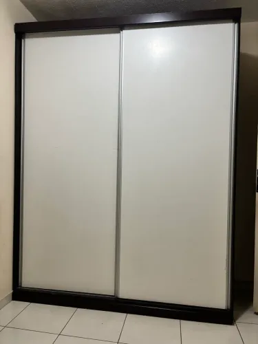 Vende-se guarda-roupas casal