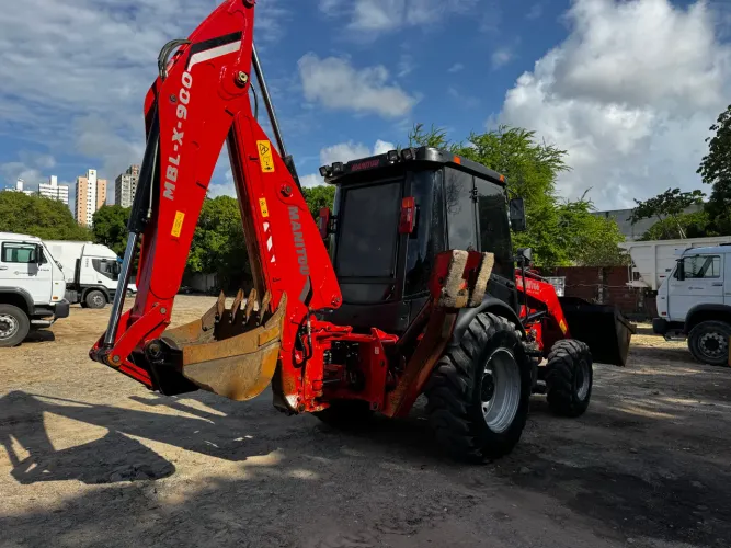 Retroescavadeira Manitou MBL-X 900