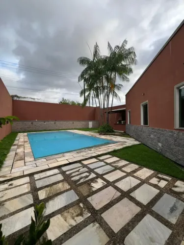 Casa pra Aluguel no Condomínio Parque das Samambaias com 04 Quartos e Piscina.