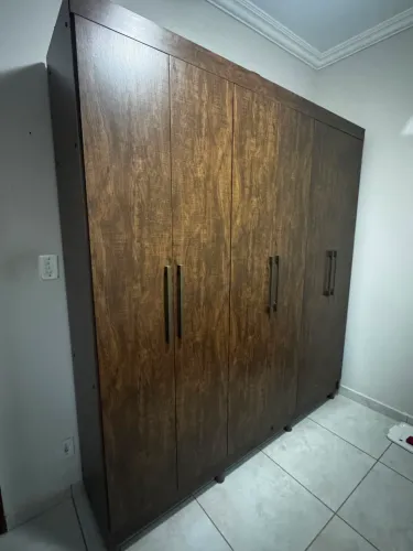 OPORTUNIDADE- Guarda roupa 6 portas casal
