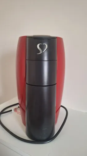 Máquina de café expresso e multibebidas