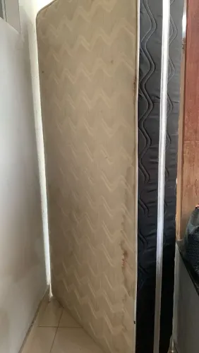 Base de cama de solteiro