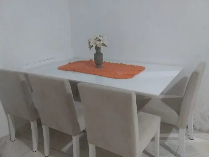 MESA DE JANTAR BRANCA 4 CADEIRAS - ESTOFADA - POUCO USO<br>