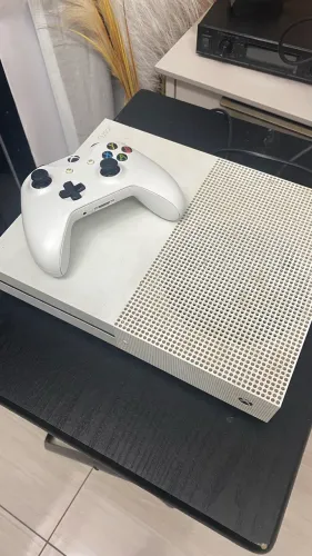 Xbox One S 500GB + Controle Original + Bateria Original