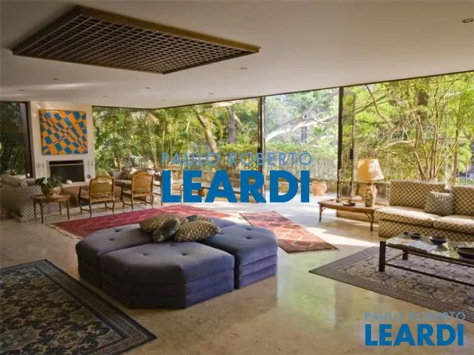 CASA ASSOBRADADA - JARDIM LEONOR - SP