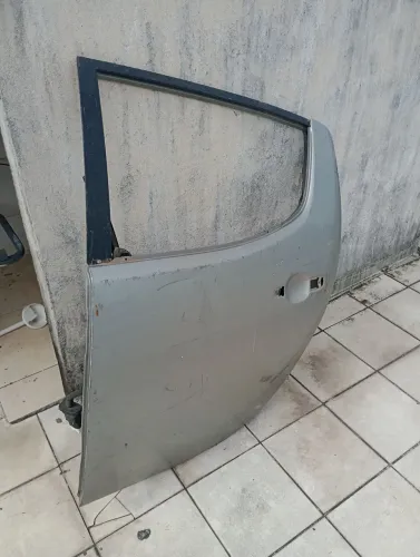 Porta da TRITON disponíveis valor 600 reais cada peça