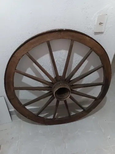 Roda de carroça antiga grande 1 metro
